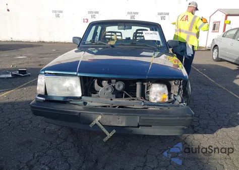 1991 Volvo 240 z USA, uszkodzony, nr VIN YV1AA8842M1453392